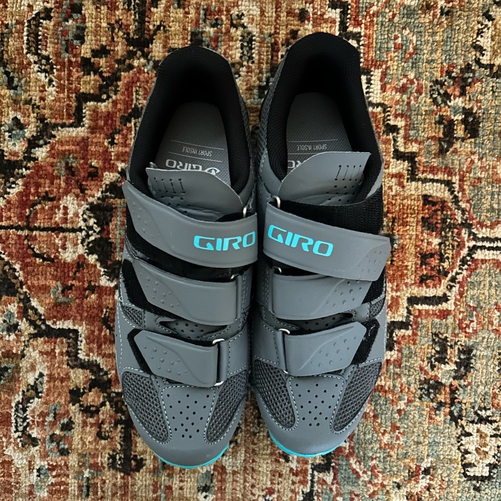 Giro Grey Size 40 Spin/Cycle Shoes including Cleats!
